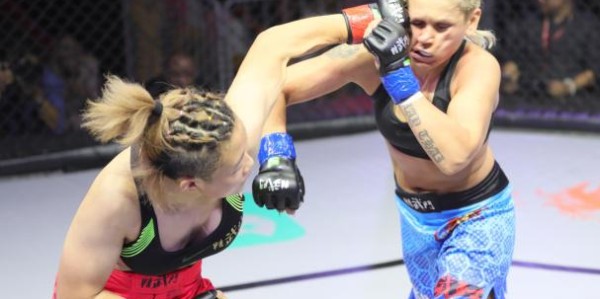  电竞女将巾帼不让，女子赛表现抢眼