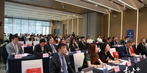  混双组合跨国配对，东西方打法碰撞擦出精彩火花  