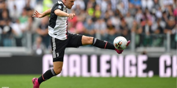  维罗纳门将神勇，多次扑救保住平局  