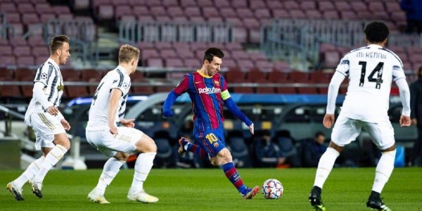  乌拉圭锋霸苏亚雷斯西甲梅开二度