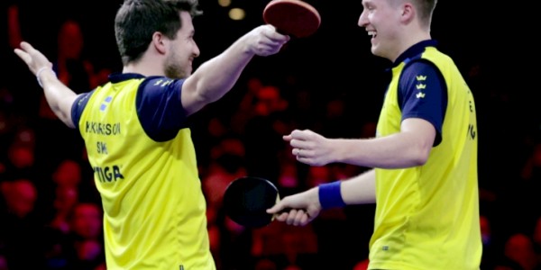  保罗双打搭档默契配合勇夺冠军