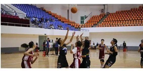  女篮姑娘们勇夺联赛冠军创佳绩