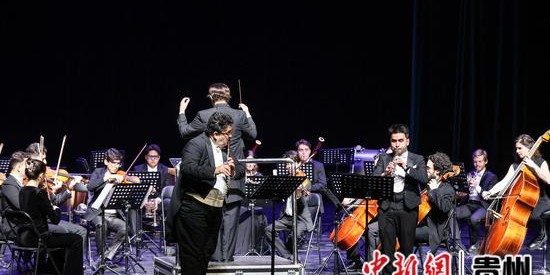  网前截击再现经典，复古打法惊艳观众