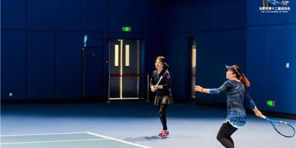  高校网球联赛激战正酣，学霸选手兼顾学业训练