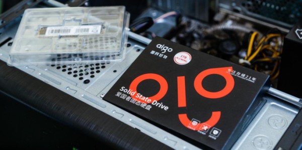  电竞硬件厂商发力 轻量化鼠标引领市场新潮流