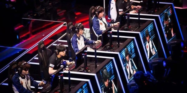  电竞战术革新引领赛场新风向标