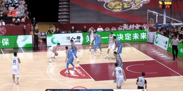  篮球战术板上见真章，教练斗智决胜负