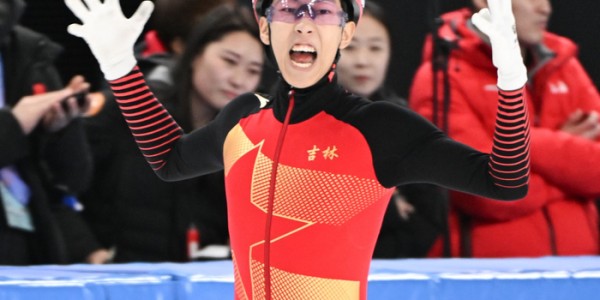  电竞新星闪耀赛场，青年选手勇夺桂冠