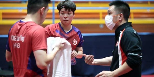  鲍里妮化解赛点逆转晋级次轮