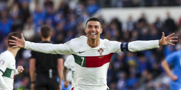  欧洲杯预选赛，葡萄牙客场完胜冰岛