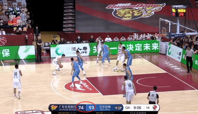  篮球战术板上见真章，教练斗智决胜负