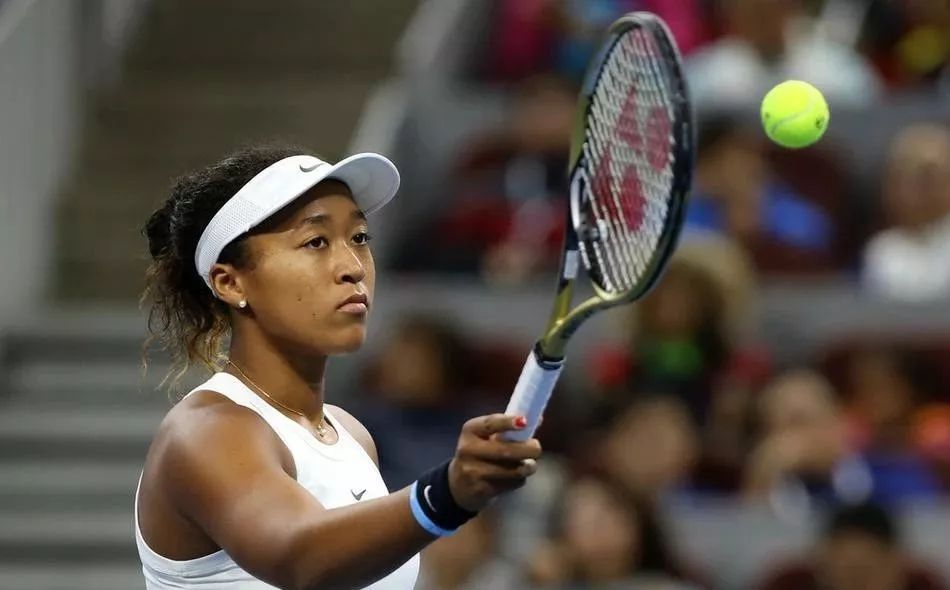  福基纳救两赛点演逆转，爆冷淘汰头号种子