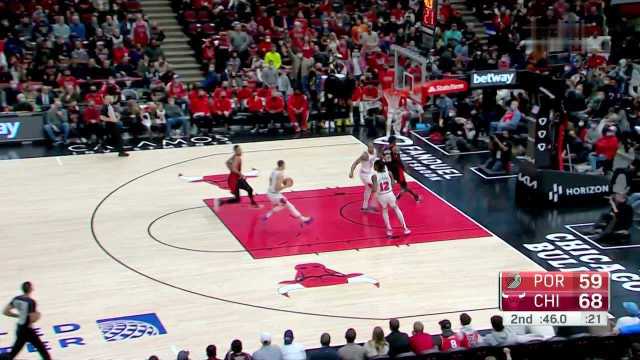  外援默契配合，双剑合璧攻破防线