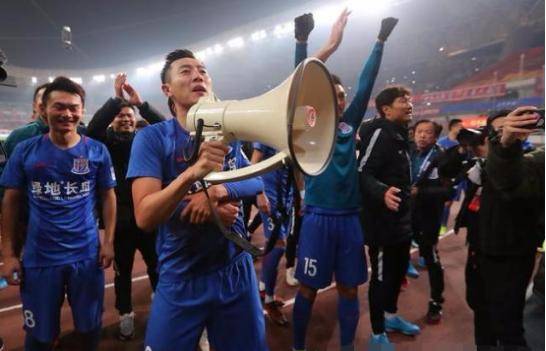  同城德比恩怨延续，飞铲冲突险酿风波