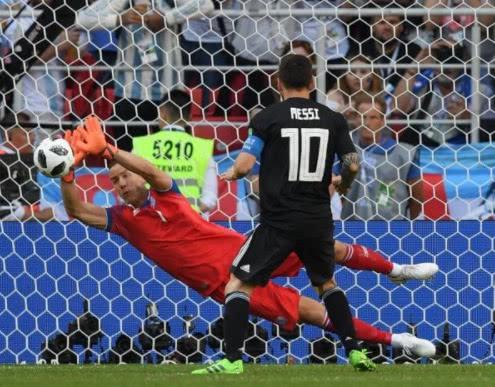  点球大战决胜，门将扑救成胜负关键